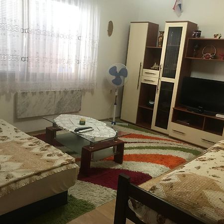 Nis Apartman Exterior photo