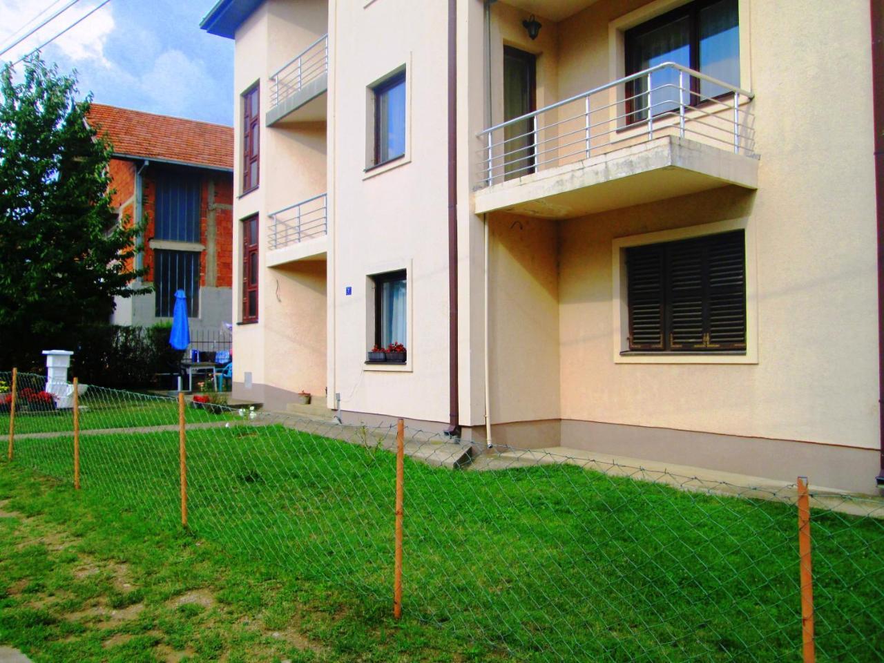 Nis Apartman Exterior photo